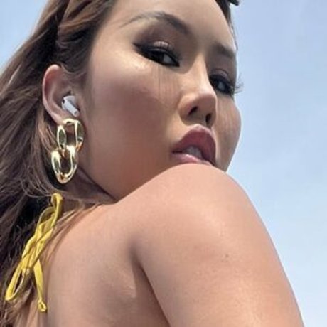 khloe2542 modelo desnudo galería