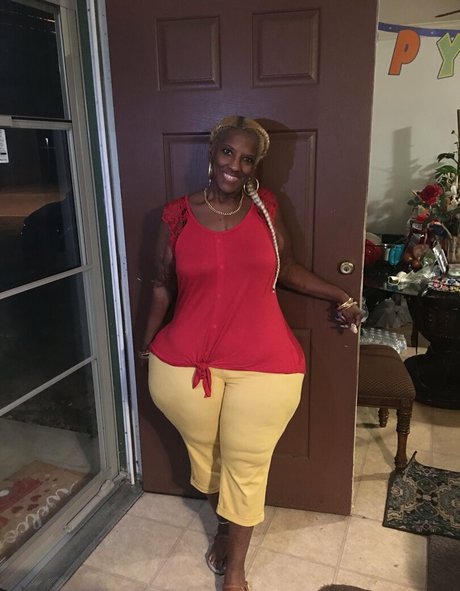 msphat70 estrella desnuda galería