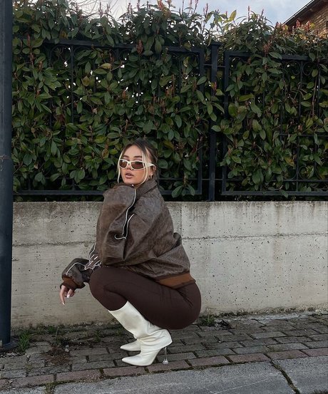 Uresa Zogu star du porno parfaite collection