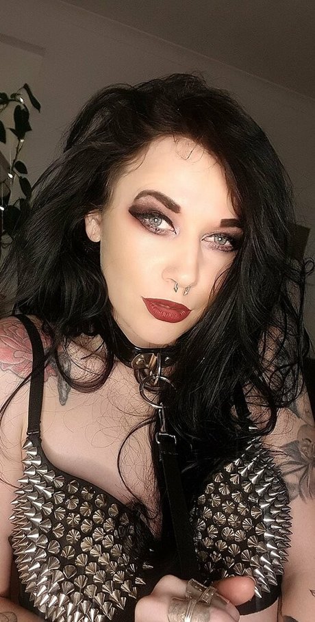 getyourbitsout pornographic model pic