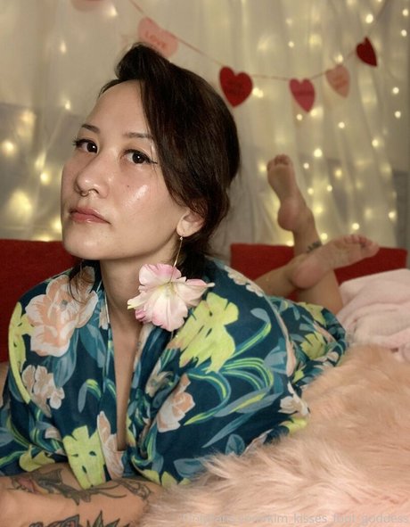 kim kisses foot goddess estrella hd archivo
