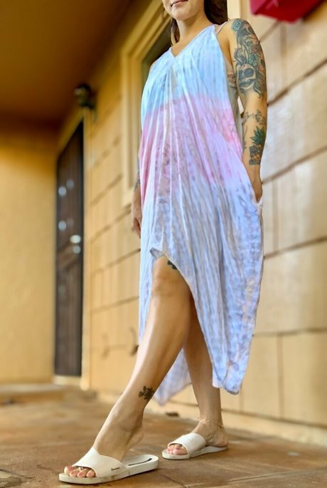 kim kisses foot goddess art star du porno des photos