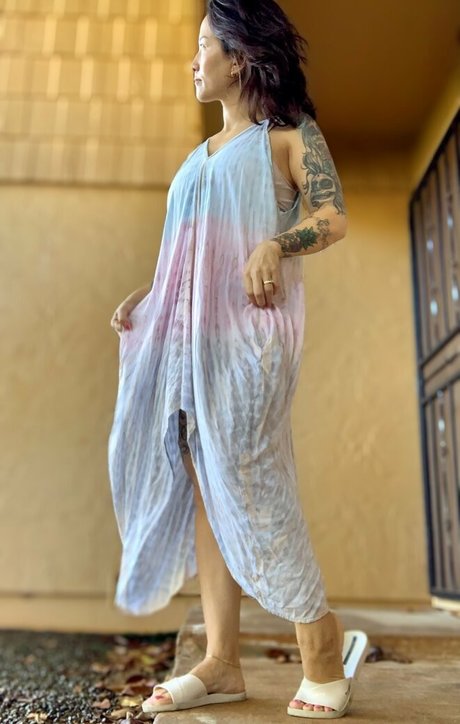 kim kisses foot goddess étoile sexy galeries