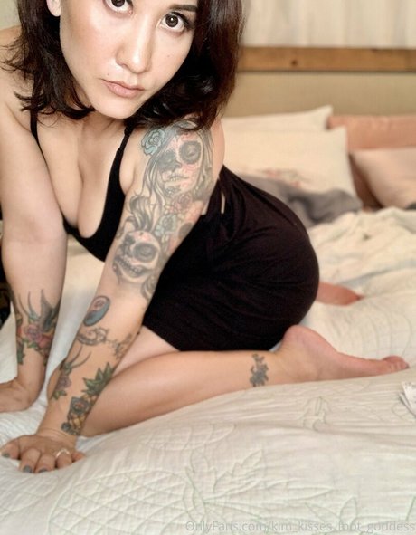 kim kisses foot goddess modelo hermosa galerías