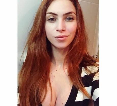 Laura Padilha modelo de arte galería