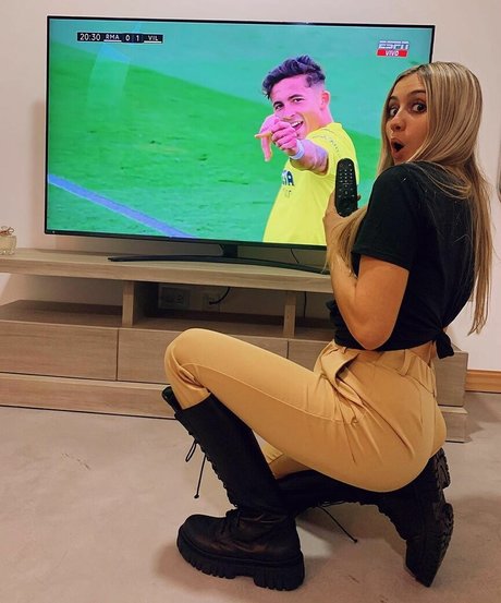 Morena Beltran modelo imágenes