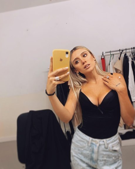 Morena Beltran star du porno érotique images