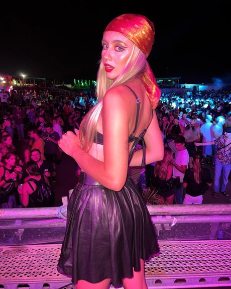 Morena Beltran buena estrella porno foto