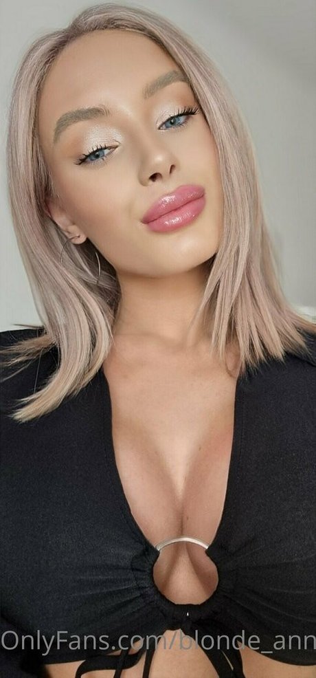 Anna Brown estrella porno erótica fotos