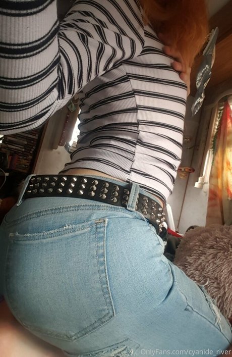 Cyanide River arte estrella porno foto