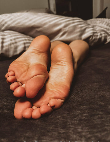 kinkyfeetonly4you buen modelo imágenes