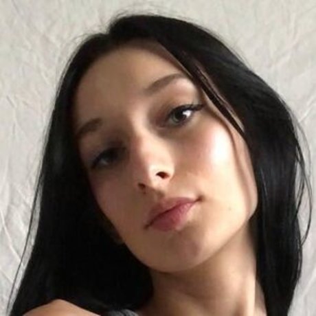 RoxyyyMilano model hd picture