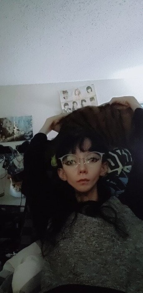 Monimusume modelo caliente galería