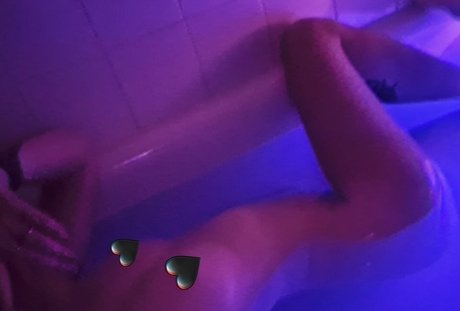 Louise Julie estrella porno desnuda fotos