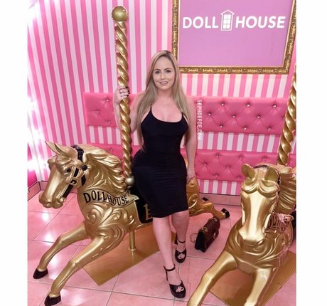 Sophie Defoe star pretty photo