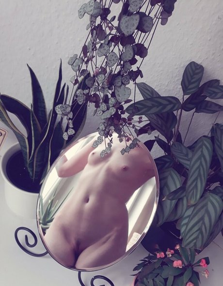 lillya cb modèle chaud image