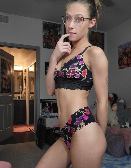 pr3ttyp1nkpussy estrella pornografica fotos