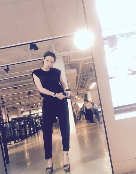 Michelle Gomez étoile nue image