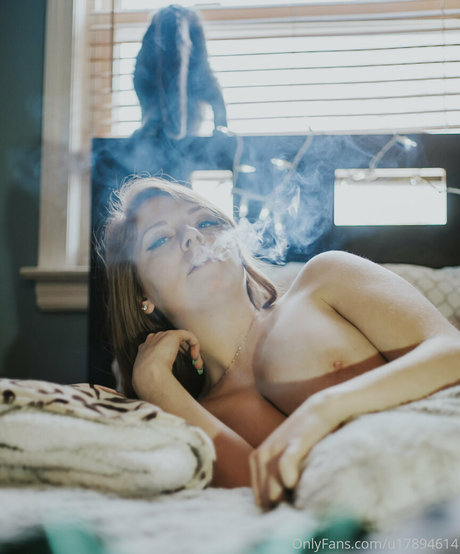 winter bloom actrice de nus photo