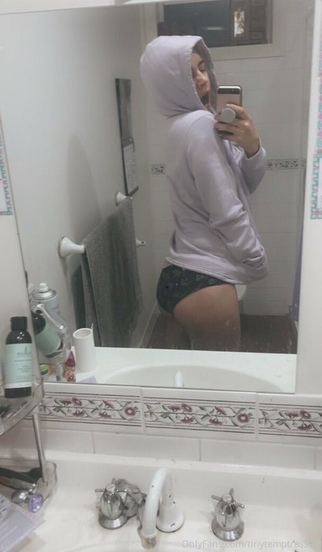 tinytemptress17 joli modèle des photos