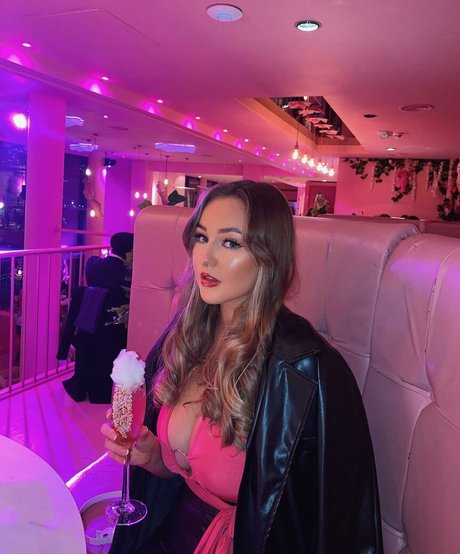 Helayna Birkett star du porno érotique image