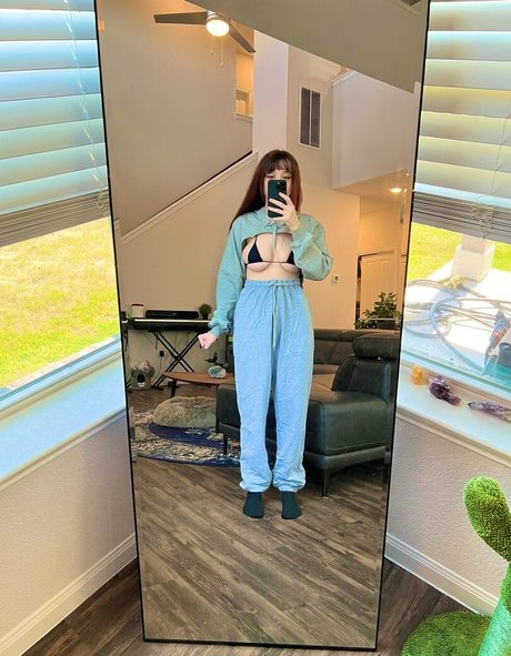 EmiliaNSFW star du porno exclusive photo