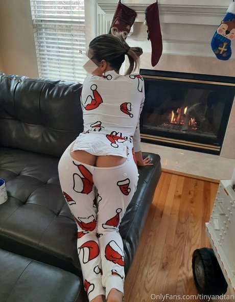 Tiny And Tan estrella desnuda archivo