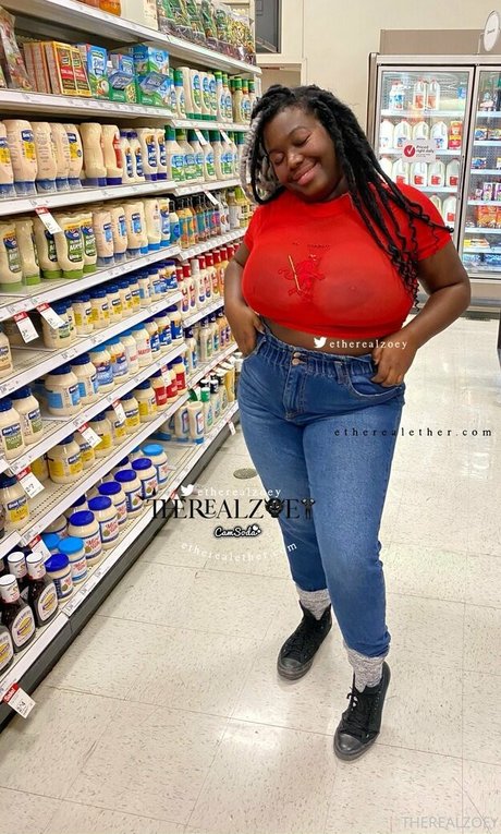 therealzoey estrella erótica galería