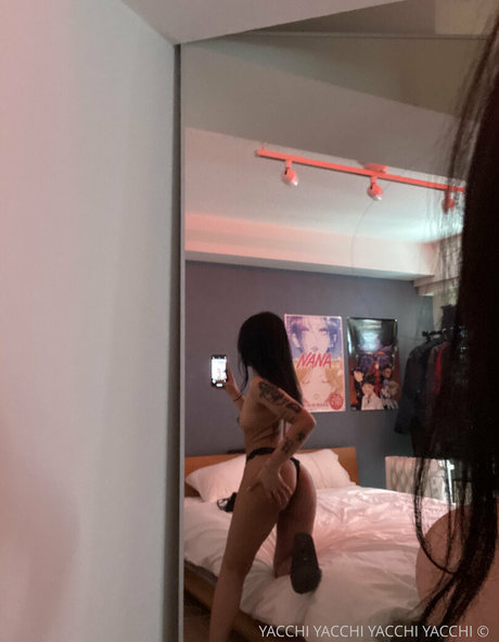 yacchi actriz adulta galerías