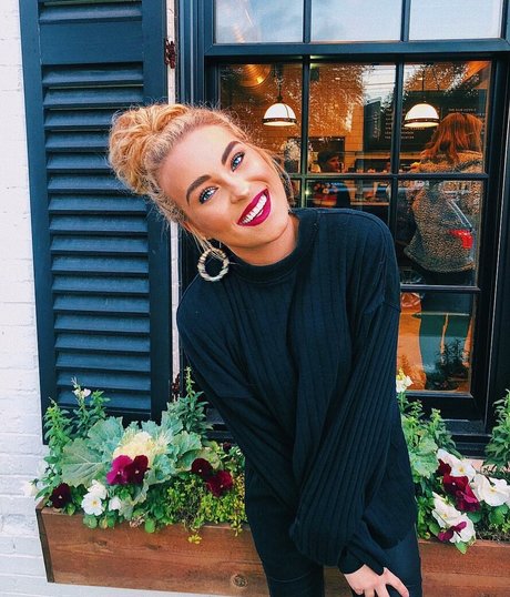 Caroline Wall star du porno en haute qualité images