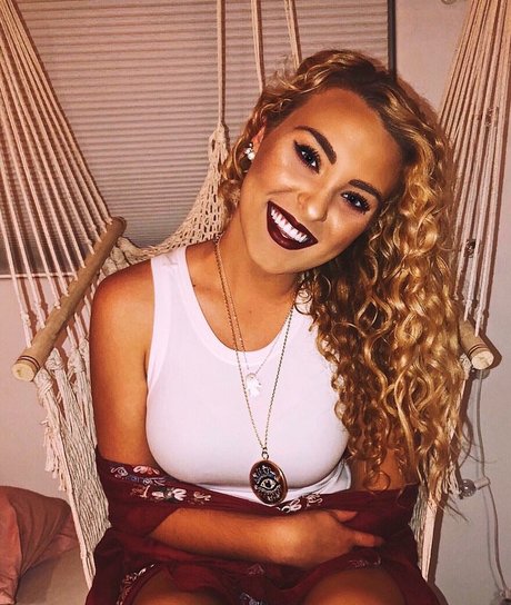 Caroline Wall Miniature