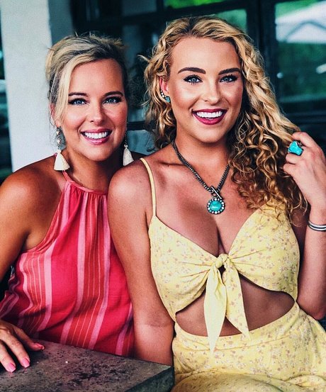 Caroline Wall Miniatura