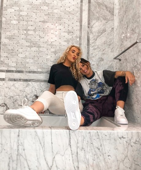 Caroline Wall buena estrella porno archivo