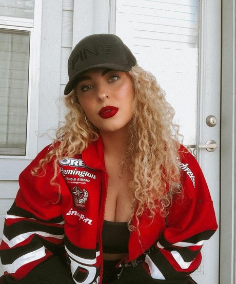 Caroline Wall actriz sexual galerías