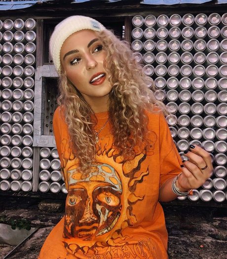 Caroline Wall actriz erótica foto