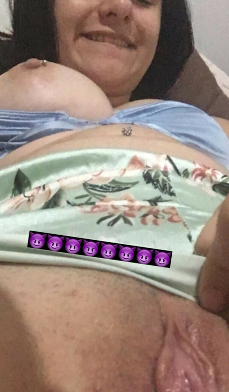 Vitoria Lopes naked star image