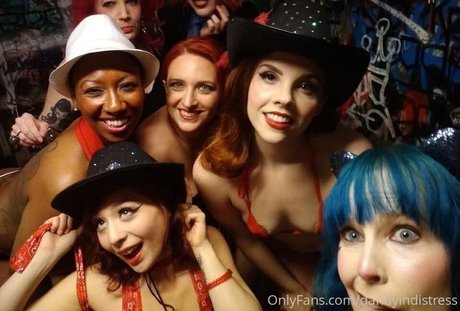 dandyindistress joli modèle galerie