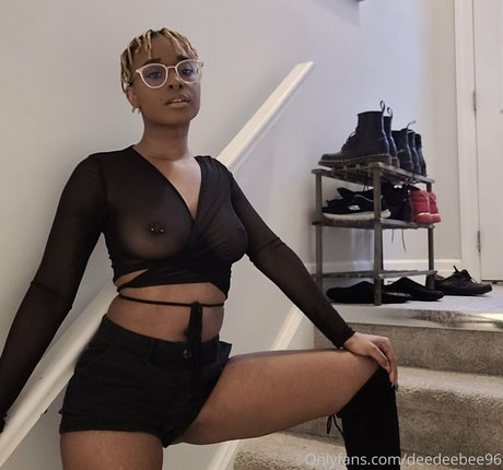 deedeebee96 modèle adulte image