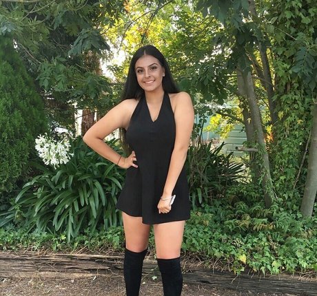 Chloe C modèles nus des photos