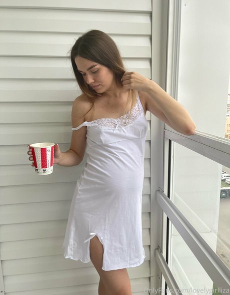 lovelygirlliza actrice nue images