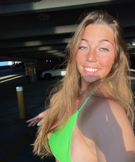 Makenna Adams star du porno gratuite galeries