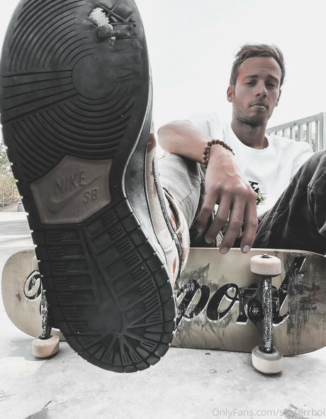 skaterrboi modelo desnudos imagen