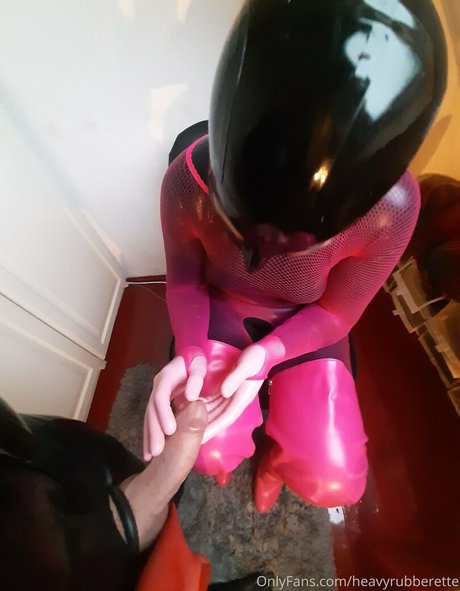 heavyrubberette modelo adulto fotos