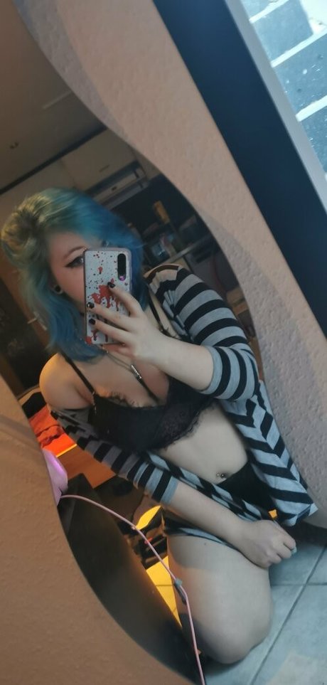 littlescarefox sexy model pictures