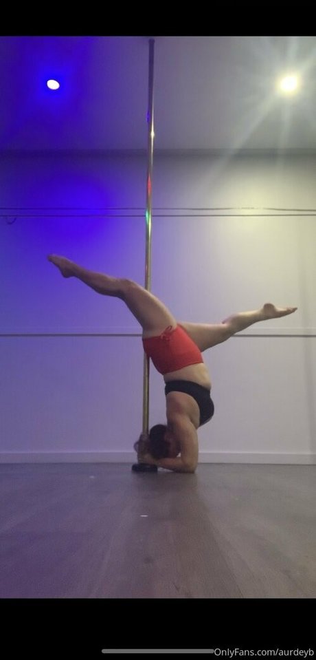 aurdeyb estrella atractiva archivo