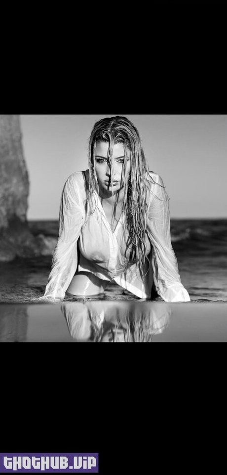 Sara savage model exclusive pic