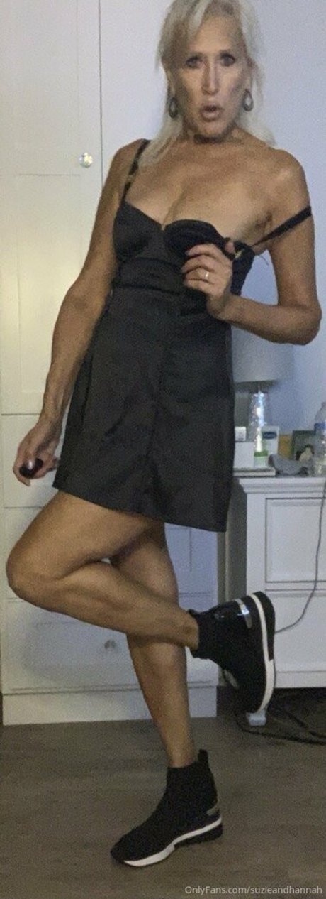 suzieandhannah modèle sexy collection