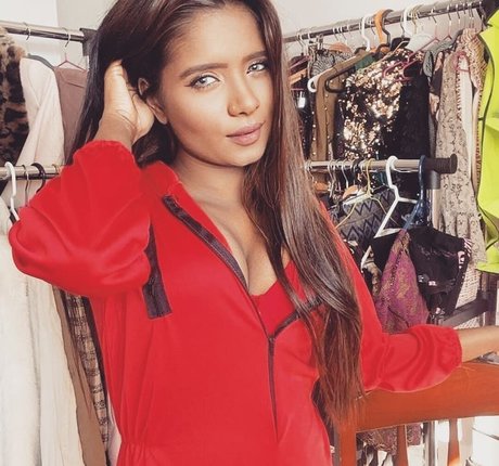 Resha Antony desnudos estrella archivo