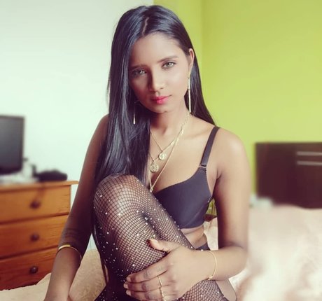 Resha Antony modèles nus archive