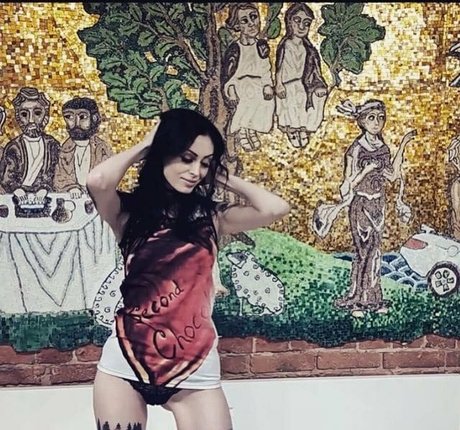 angelica dynamite Miniatura